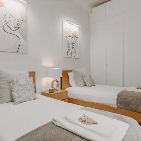 Romantic Luxury House W Captivating Outdoor Patio Apartment Porto