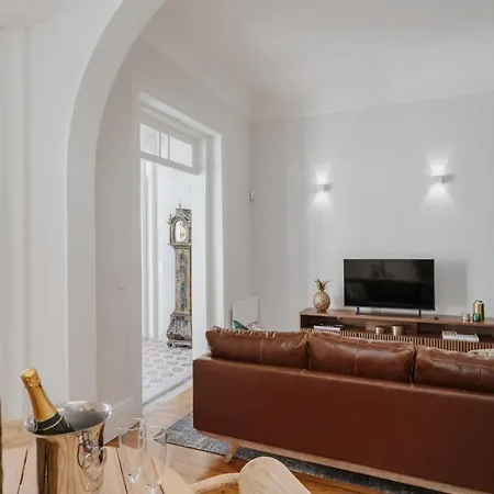 Romantic Luxury House W Captivating Outdoor Patio Apartment *